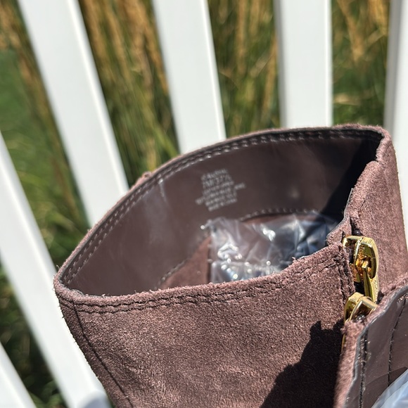 Vince Camuto Brown Suede Zip Boots Never Worn Size 7 - Picture 3 of 8